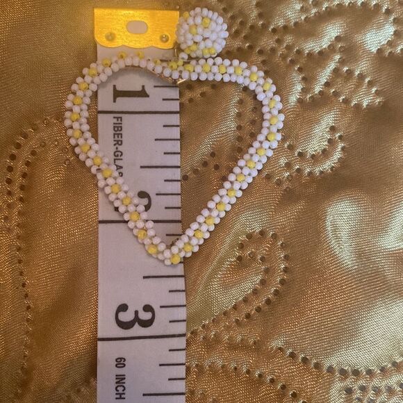 Noir Heart Shaped Earrings - Picture 4 of 4